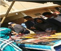 إقبال كثيف من المواطنين على شراء السلع الغذائية من المنافذ المتنقلة لمحافظة القاهرة 