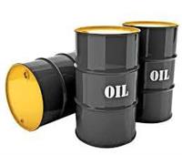 النفط يغلق على ارتفاع ويسجل ثاني خسائره الأسبوعية على التوالي
