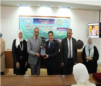 رئيس جامعة الأزهر يشهد تكريم القامات العلمية بكلية طب الأسنان بنات   