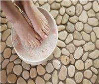 للعناية بالقدمين.. «حمام القدم بالخل» لعلاج وتقليل إكزيما السباحين   