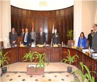 مجلس خدمة المجتمع وتنمية البيئة بجامعة الإسكندرية يكرم أعضاء القافلة الطبية 