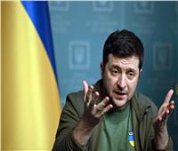 الرئيس الأوكراني يتهم روسيا باستخدام قنابل فوسفورية