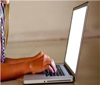 دراسة: الطلاب الذين يقضون 3 ساعات على الإنترنت أكثر عرضه لمشاكل الصحة العقلية 