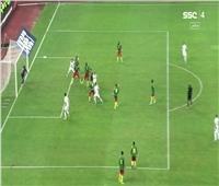 توقف مباراة الجزائر والكاميرون بسبب الأضواء الكاشفة
