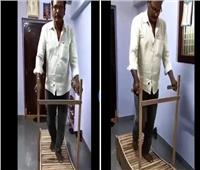 «هندي» يبتكر مشاية رياضية مصنوعة من الخشب تعمل بدون كهرباء| فيديو