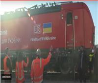 قطار شحن خاص لنقل المساعدات الإنسانية من برلين إلى كييف.. فيديو