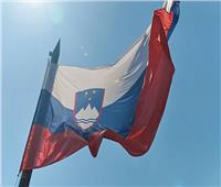سفارة سلوفينيا في كييف تزيل علمها لتشابهه مع العلم الروسي‎‎