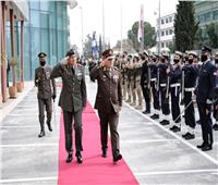رئيس الأركان يعود إلى أرض الوطن بعد انتهاء زيارته الرسمية لقبرص 