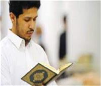 «الافتاء» توضح حكم قراءة القرآن من المصحف في صلاة التراويح