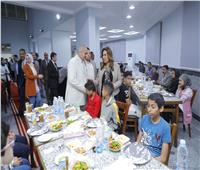 محافظ دمياط تشارك في حفل الإفطار الجماعي مع الأيتام وذوي الهمم 