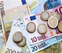 اليورو يواجه ضغوطاً بسبب انتخابات فرنسا والعقوبات على روسيا