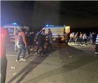مصرع شخصين وإصابة 13 آخرين في حادث انقلاب سيارة بالطريق الأوسطي 