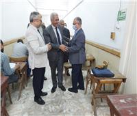 «نائب رئيس جامعة الأزهر» يتفقد لجان امتحانات الدراسات العليا بقطاع الطب