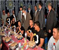 محافظ الغربية يشارك الطلاب ذوي الهمم إفطارهم بمدرسة ناصر 