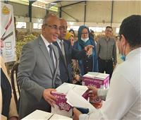 توزيع 430 كرتونة «هدية الرئيس» لأسر العاملين في جامعة الزقازيق