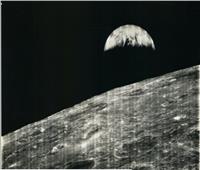  للبيع بسعر خرافي.. أول صورة تاريخية للأرض من القمر 