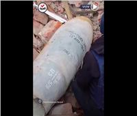 شاهد.. خبراء يقومون بإزالة قنابل روسية من مدينة تشيرنيهيف الأوكرانية 