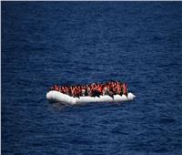 «الصليب الأحمر»: غرق زورق في ميناء طرابلس اللبناني على متنه 60 شخصاً