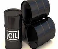 النفط يستهل الأسبوع على خسائر.. قيود الصين تهدد الطلب