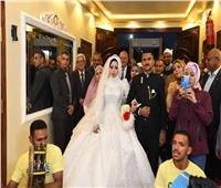محافظ قنا وكيلا لعروسين من فتيات دار الرحمة بنجع حمادي في عقد قرانهما