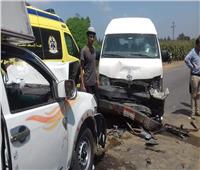 مستشفي سمالوط تستقبل 8 مصابين في حادث تصادم سيارة ربع نقل بميكروباص