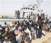 كانوا في طريقهم لأوروبا .. حرس السواحل الليبي ينقذ 83 مهاجرًا 