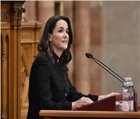 أول رئيسة للمجر تتولى مهام منصبها الجديد