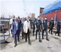 وزير النقل يتفقد الشركة المصرية لإصلاح وبناء السفن