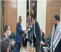 سفير فلسطين يصل نقابة الصحفيين لتلقي واجب العزاء في شيرين أبوعاقلة