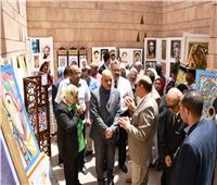 محافظ أسوان يفتتح معرض طلاب كلية الآثار بمتحف النوبة