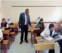مدير تعليم نجع حمادي يتابع سير أعمال امتحانات «الثانوية بنات» بقنا 