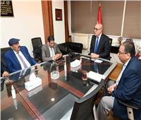 وزير الإسكان يلتقى رئيس مجلس الأعمال اليمني لبحث فرص التعاون