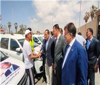 محافظ شمال سيناء يسلّم 50 سيارة أجرة هدية الرئيس السيسي للسائقين 