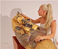 هوس الفنانين بالآثار الفرعونية.. آمون ستار وكاتي بيري| صور