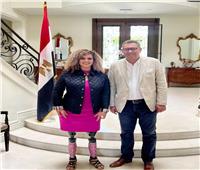 القنصل المصري بلوس أنجلوس يلتقي بالمصرية المدافعة عن حقوق ذوي الإعاقة