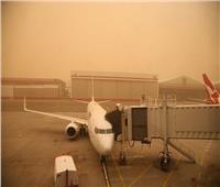 بسبب العاصفة الترابية.. توقف حركة الملاحة الجوية في مطار الكويت مؤقتا