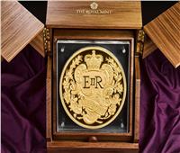 بريطانيا تنتج أكبر عملة احتفالاً باليوبيل الماسي للملكة إليزابيث