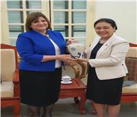 سفيرة مصر في فيتنام تلتقي رئيسة اتحاد جمعيات الصداقة الفيتنامي          