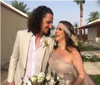 دنيا عبد العزيز تتألق بفستان مبهر في حفل زفافها بنويبع 
