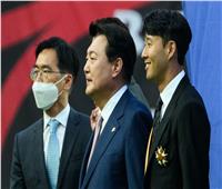 رئيس كوريا الجنوبية يمنح «سون» أعلى وسام رياضي في البلاد| صور