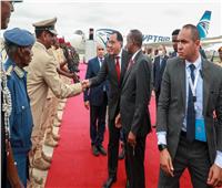 بحضور مدبولي.. بدء وصول الرؤساء والمسئولين لحفل تنصيب رئيس الصومال