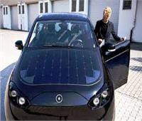 تسليم أول سيارة تعمل بالطاقة الشمسية