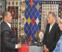 محافظ الشرقية يتفقد المعرض الأول «أيادي مصر» للحرف اليدوية 