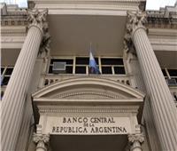 المركزي الأرجنتيني يرفع معدلات الفائدة القياسية بأكبر وتيرة في 3 سنوات