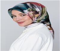موضة عام 2022.. أفضل 6 لفات حجاب مزينة بالورود