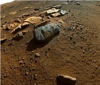 ناسا ترصد «جسمًا لامعًا» ومُثيرًا على سطح المريخ