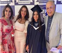 أشرف زكي و روجينا يحتفلون بتخرج ابنتهما