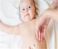 نصائح صحية.. 5 علاجات طبيعية للتخفيف من إمساك طفلك   