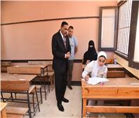 محافظ مطروح يتفقد لجان امتحانات الثانوية بمدينة الضبعة