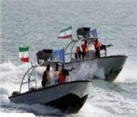 زوارق إيرانية تطارد سفينتين أمريكيتين